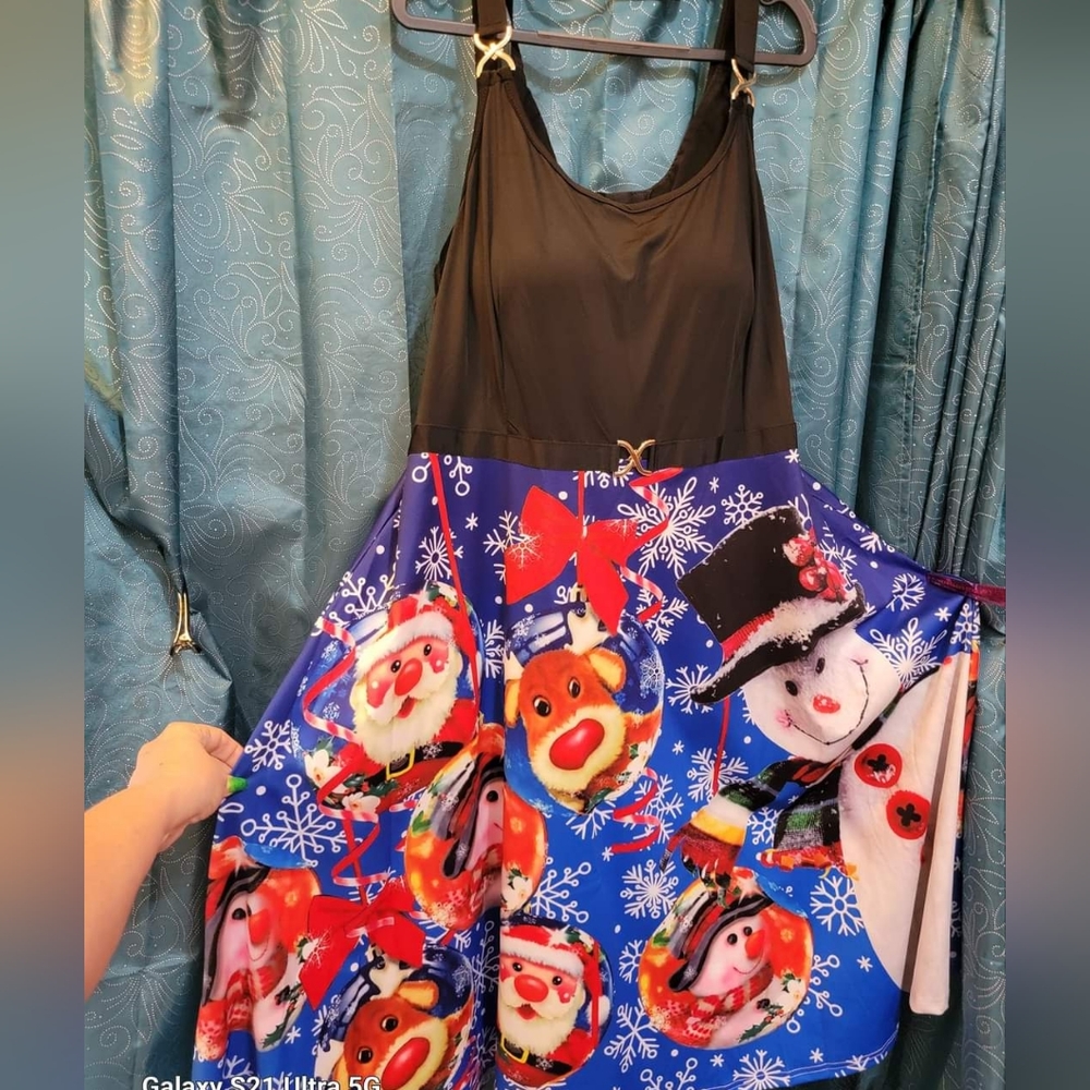 Hey yall 📣📣📣Here's a fun Christmas dress size 2X can be worn with a belt